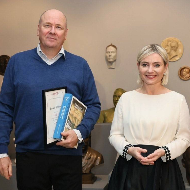 Arnaldur receives the Jonas Hallgrimsson Award 2021